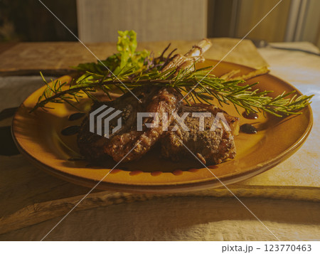 子羊のロースト 123770463