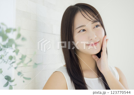 若い女性のビューティイメージ 若い女性のビューティイメージ 123770544