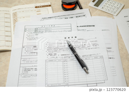 成年後見制度　本人に代わって法律的に支援する制度 123770620