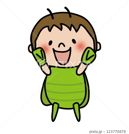 カマキリの格好をした子供（男の子）1 123770878