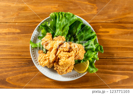 鶏の唐揚げ　からあげ 123771103