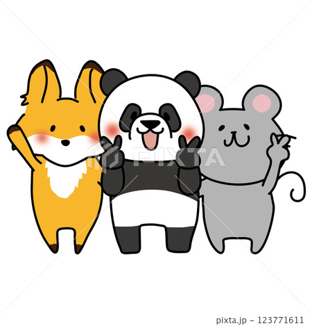 写真撮影でポーズをとるキツネとパンダとネズミ 123771611