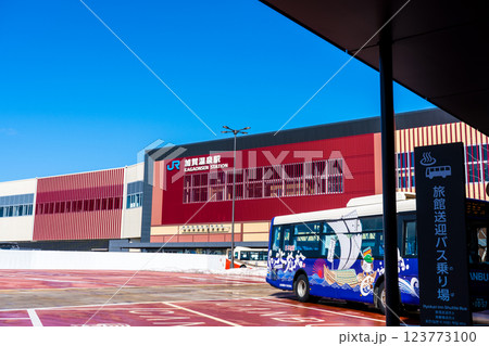 2025年3月撮影|残雪あり|北陸新幹線加賀温泉駅イメージ|青空|石川観光イメージ|石川県加賀市 2025年3月撮影|残雪あり|北陸新幹線加賀温泉駅イメージ|青空|石川観光イメージ|石川県加賀市 123773100