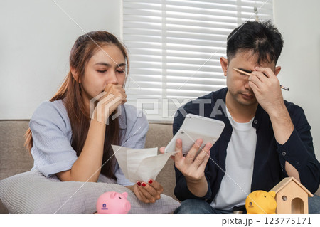 Concerned family reviewing bills and savings strategy together 123775171