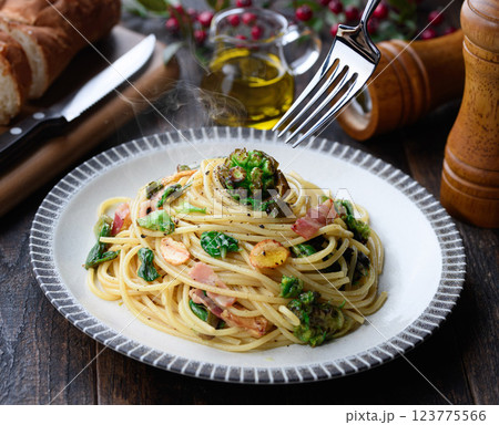 ふきのとうとベーコンのパスタ 123775566
