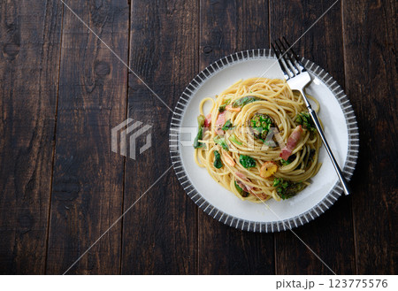 ふきのとうとベーコンのパスタ 123775576