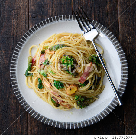 ふきのとうとベーコンのパスタ ふきのとうとベーコンのパスタ 123775577