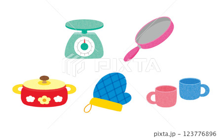 フライパン、鍋、はかり、ミトンなどの調理器具のセット 123776896