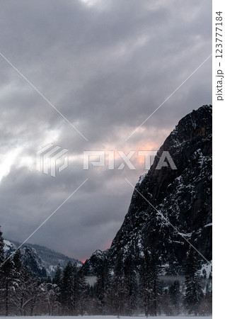 Yosemite valley in Winter 123777184