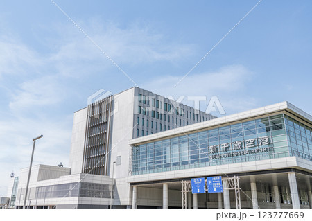 北海道（千歳市・苫小牧市）　北海道の空の玄関口　快晴の新千歳空港 123777669