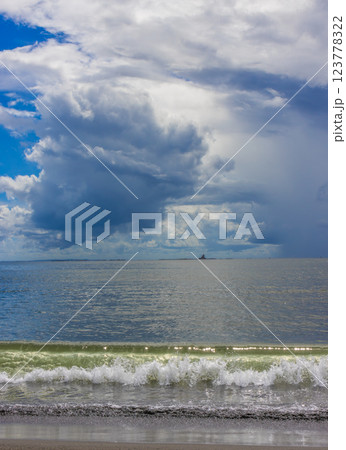 夏の海岸の風景-2 123778322