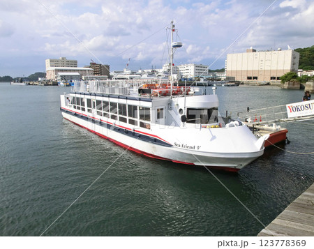 YOKOSUKA軍港めぐり遊覧船Sea friend 123778369