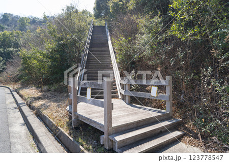 サンヒル東山の桃の木台登山口(紀泉アルプス) サンヒル東山の桃の木台登山口(紀泉アルプス) 123778547