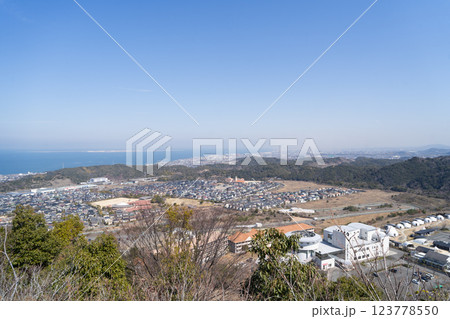 サンヒル東山の登山道から見た景色（紀泉アルプス） 123778550