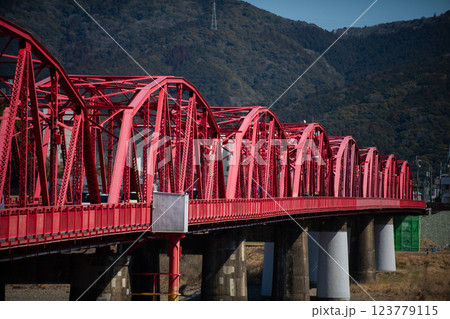 赤い鉄橋 123779115