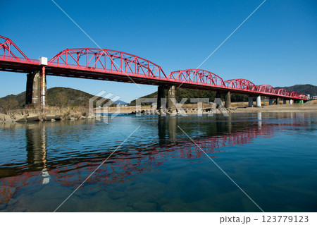 四万十川の赤鉄橋 四万十川の赤鉄橋 123779123