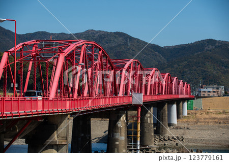 四万十市のシンボル　赤橋 123779161