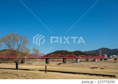 春の訪れを告げる四万十川 春の訪れを告げる四万十川 123779292