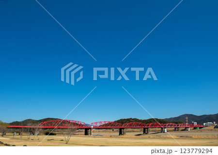 春の訪れを告げる四万十川 123779294