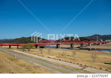 春の訪れを告げる四万十川 123779297