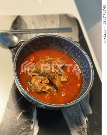 "Spicy Korean Tumbara Ramen: A Fiery Noodle Challenge" 123779749