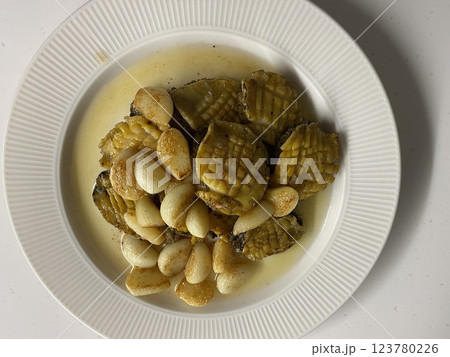 "Abalone with Garlic and Olive Oil: A Savory Seafood Dish" 123780226