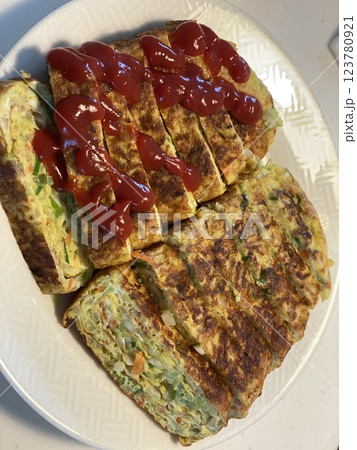 "Korean Rolled Omelette (Gyeran Mari): A Simple and Delicious Side Dish" 123780921