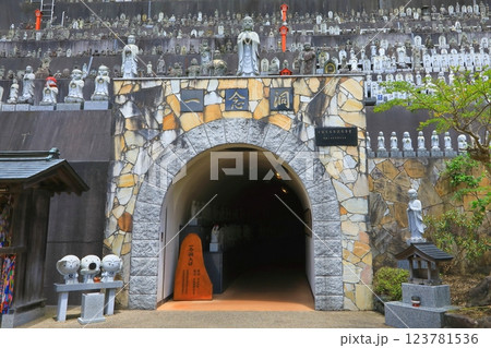 高塚地蔵尊（日田市） 123781536