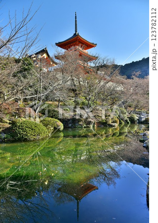 京都　清水寺　三重塔　池 123782112