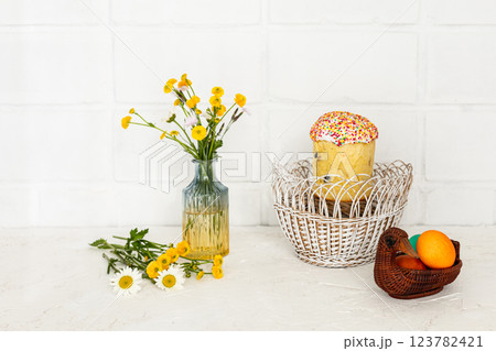 Easter cake and colored Easter eggs in the wicker baskets. 123782421