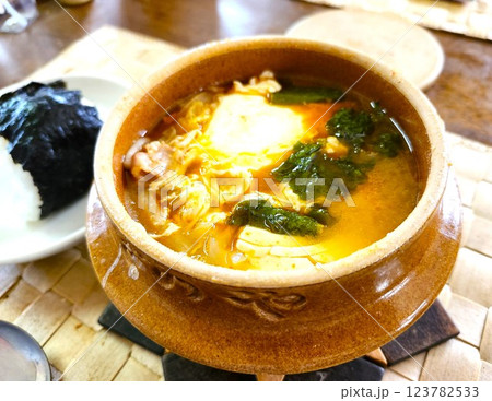 駅弁の土鍋で作る豆腐チゲ 123782533