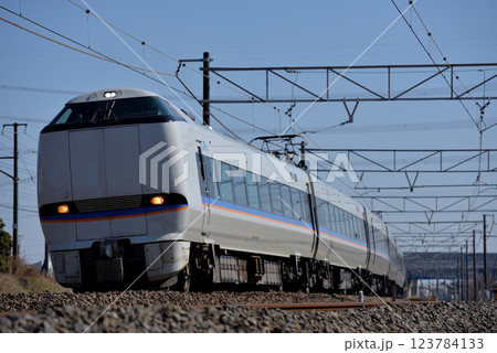 東海道本線を走る683系特急しらさぎ6両 123784133