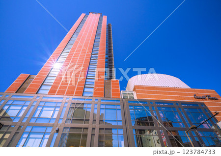 日本の東京都市景観 三軒茶屋駅前のキャロットタワーなどを望む 123784733