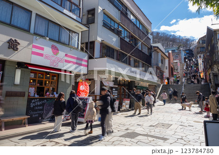 伊香保温泉　石段街の風景 123784780