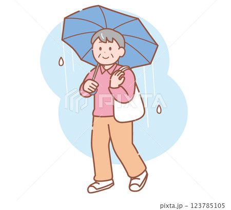 傘をさして歩くシニア女性 傘をさして歩くシニア女性 123785105