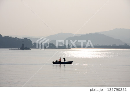瀬戸内　小舟　作業 123790281