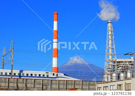 静岡県 東海道新幹線 新富士駅沿線 新幹線と富士山 静岡県 東海道新幹線 新富士駅沿線 新幹線と富士山 123791136