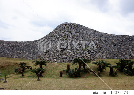 沖縄県　今帰仁城跡・大隅の石垣 123791792