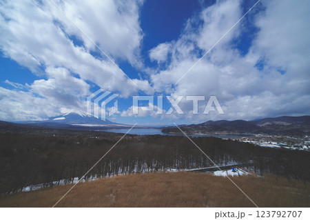 明神山パノラマ台から見える富士山と山中湖 123792707