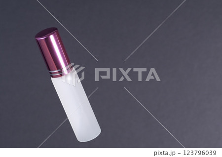 ピンクのキャップ化粧品 ピンクのキャップ化粧品 123796039
