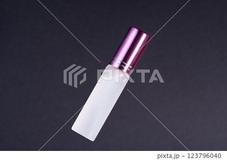 ピンクのキャップ化粧品 ピンクのキャップ化粧品 123796040