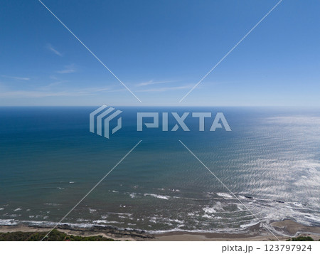 Expansive ocean view from high vantage point during clear sunny day 123797924