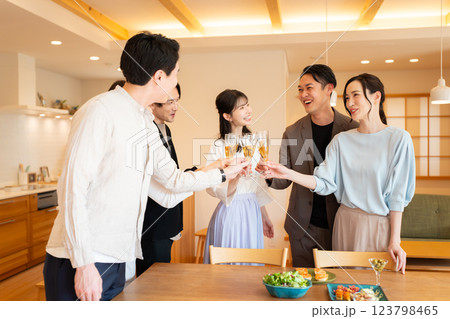 ホームパーティーイメージ 123798465