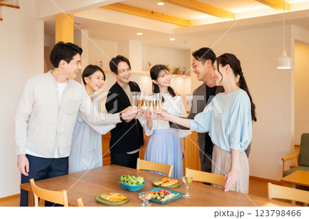 ホームパーティーイメージ 123798466