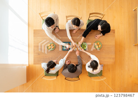 ホームパーティーイメージ ホームパーティーイメージ 123798467