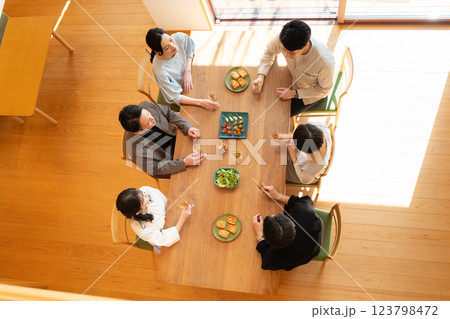 ホームパーティーイメージ ホームパーティーイメージ 123798472