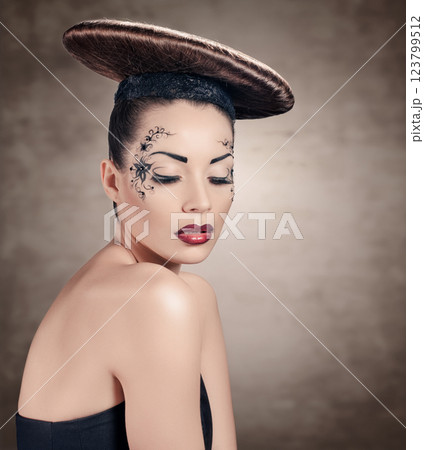 Beautiful woman with disc hairstyle Beautiful woman with disc hairstyle 123799512