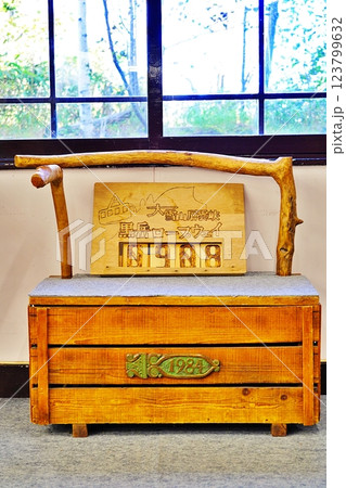 北海道 大雪山層雲峡 黒岳ロープウエイ層雲峡駅のベンチ 北海道 大雪山層雲峡 黒岳ロープウエイ層雲峡駅のベンチ 123799632