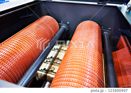 Log sawing machine 123800497