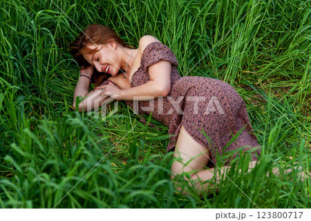 Coccinella septempunctata flew to the girl 123800717